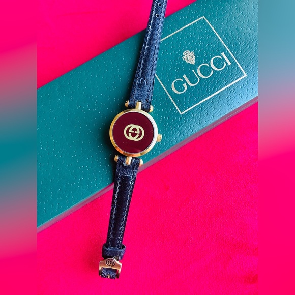 Ladies GUCCI watch VERY CUTEβ€οΈππ - Picture 8 of 12